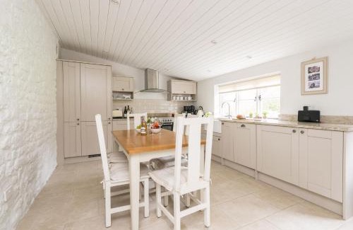 Powerstock House | Vicarage Cottage