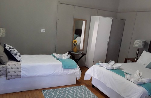Victoria West House | Victoria Oaks Guest House