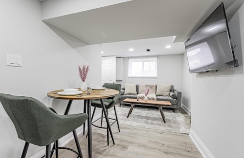 Topham Park House | Victoria Park Residence - Basement Unit