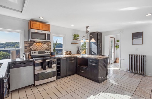 Westside Norwich House | Victorian 4BR/2BA Modern Home
