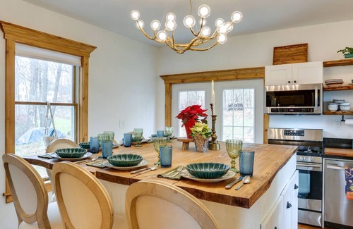 Lake Huntington Apartment | Victorian Lake Oasis