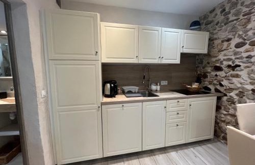 Antibes City Centre Apartment | Vieil Antibes, ravissant 2p avec petite terrasse