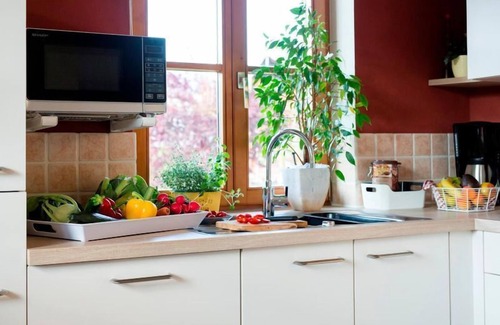 Blindau Apartment | Vier-Raum-Ferienwohnung "Sonnenschein", 110qm