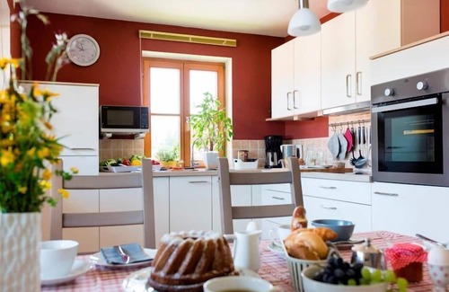 Blindau Apartment | Vier-Raum-Ferienwohnung "Sonnenschein", 110qm