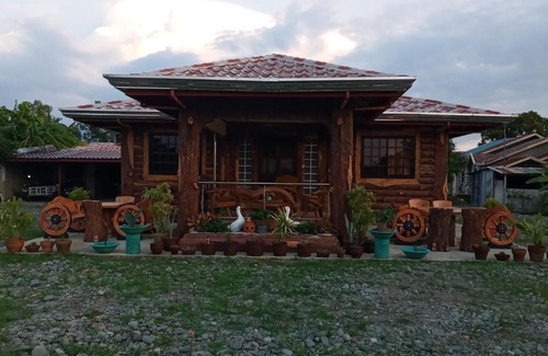 Alaminos Bed & Breakfast | Vievan's transient house