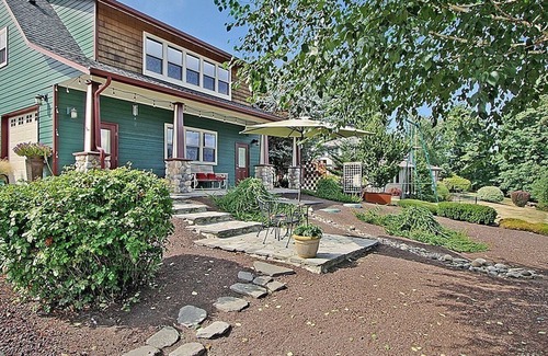 Snohomish Cottage | View cottage perched on 2 country acres/romantic/refreshing/relaxing/private