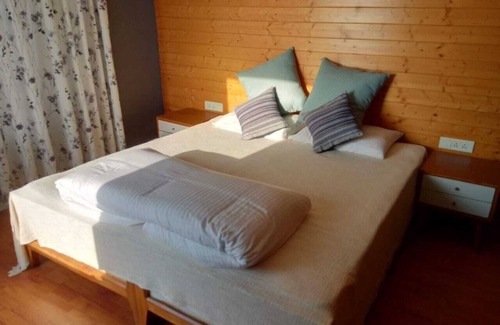 Shimla Apartment | Views from top of Shimla, 600 M from the Mall Road and The Ridge, Drive - in