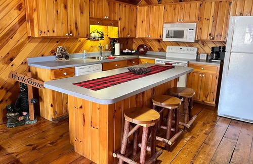 Fleetwood Cottage | Views, Near Wineries, Breweries, Hiking, Biking!