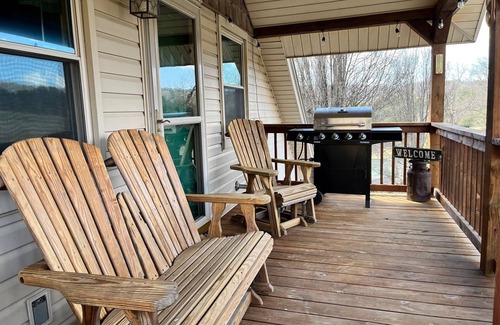 Fleetwood Cottage | Views, Near Wineries, Breweries, Hiking, Biking!