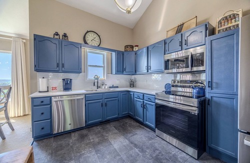 Kaiser House | Views of Osage Golf Course & Osage River, 3 Balconies, Game Room, Sleeps 9