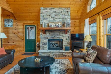 Wolf Laurel House | Views on 2 Decks~Pool Table~Hot Tub~Near Asheville