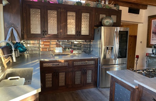 Carefree House | ❤️ VIEWS-pool- Jacuzzi - boulders - private walk to town. Unique