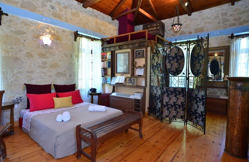 Sarkhos Hotel | Viglatoras