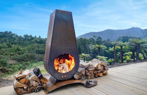 Kaiata Cabin | Viking Hut Balder Set Amid Rainforest w/Hot tub