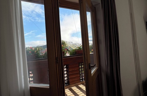 Sinaia Villa | Vila Alisio Sinaia - Beautiful Villa with sauna, fireplace, gym, grill place.