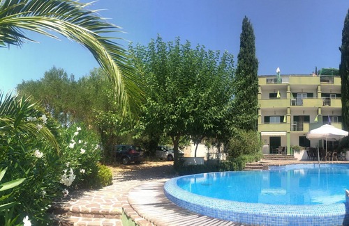 Sveti Filip i Jakov Apartment | Vila Smirna 4 * with pool - 10 different ap. view, 120 m to the beach