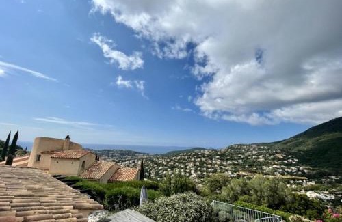 Cavaliere House | Villa à Cavalaire-sur-Mer avec piscine, sauna, parking et animaux acceptés - FR-1-226B-156