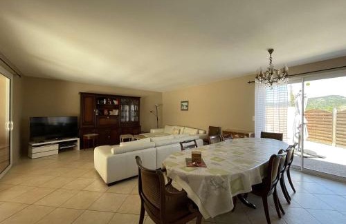 Vallon-Pont-d'Arc House | Villa 11 Pers à Vallon-Pont-d'Arc - Piscine Privée, 5 Ch, Jardin, Proche Centre - FR-1-382-213