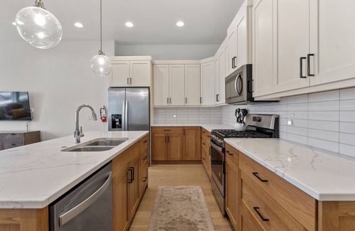 Bloomington House | Villa #12 at Bloomington Country Club: Pool, Golf, Restaurant