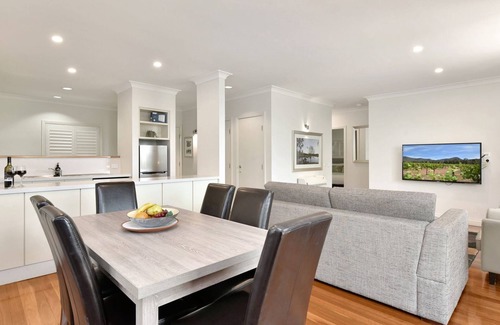 Pokolbin Villa | Villa 2br Chablis Villa located within Cypress Lakes Resort