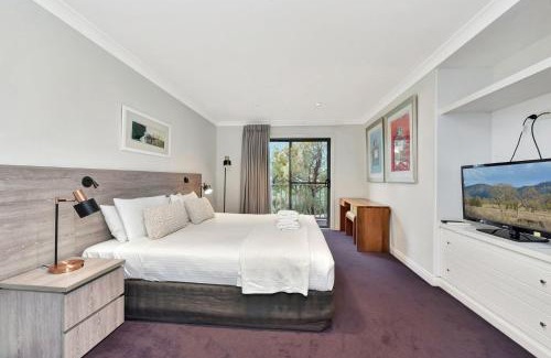 Pokolbin Villa | Villa 3br Chardonnay Villa located within Cypress Lakes Resort