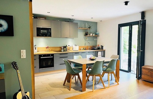 Montredon Villa | Villa 4 bedrooms Piscine Pétanque, 3 min from the sea