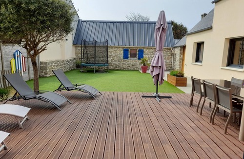 Plouescat Villa | VILLA 4* PRIVATE SWIMMING POOL-100m SEA-Enclosed GARDEN-BIKES-TRAMPOLINE- KAYAKS