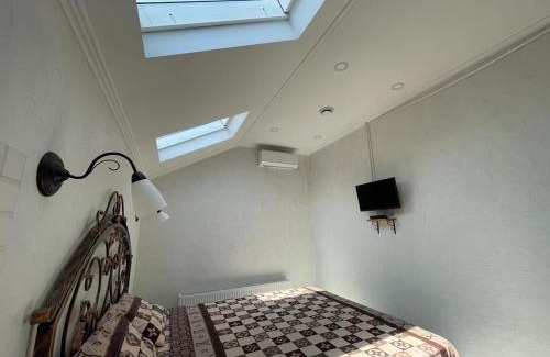 Chisinau House | Villa aeroport розовый дом