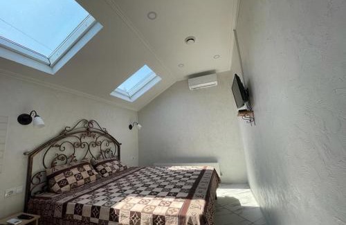 Chisinau House | Villa aeroport розовый дом