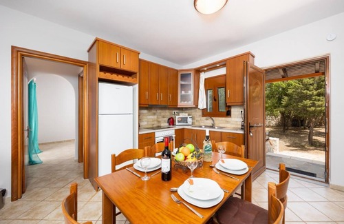Mesovounia Villa | Villa Aetos - Three Bedroom Villa, Sleeps 8