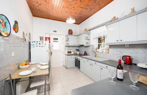 Kourteika Villa | Villa Afroditi - Three Bedroom Villa, Sleeps 6