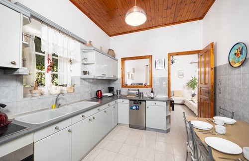 Kourteika Villa | Villa Afroditi - Three Bedroom Villa, Sleeps 6