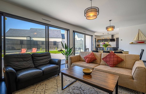 Ambon Villa | Villa Almaé - Maison neuve proche plages avec piscine chauffée