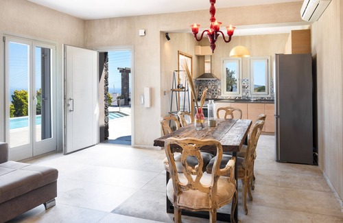 Vourvoulos House | Villa 'Amaranthine' with Private Pool, Wi-Fi and Air Conditioning