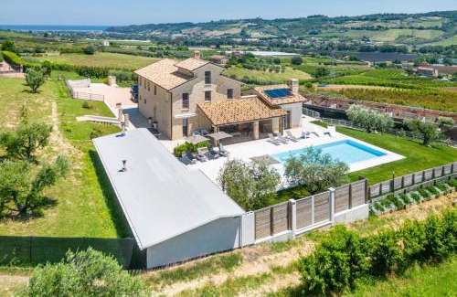 Potenza Picena Villa | Villa Amore di Ada - Modern Design Villa - AirCo, Private Pool & Near The Beach