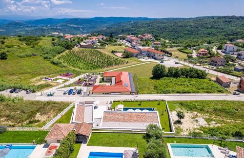 Vizinada Villa | Villa Andrea Double or Twin Rooms with pool, balcony and parking