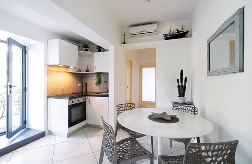 Stazzo Apartment | Villa Anemone (Iris) - sea front apartment