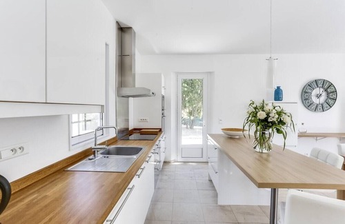 Grimaud Villa | Villa Annapurna large Bastide with Pool near Grimaud.