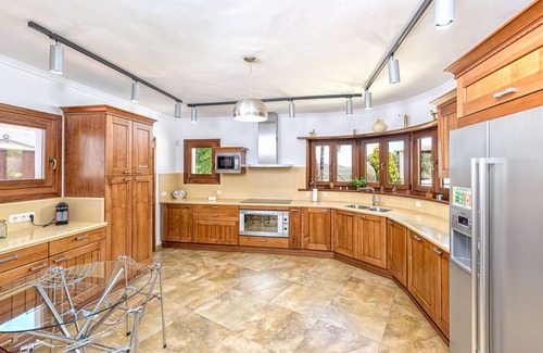 Antequera Villa | Villa Antequera with mountain views