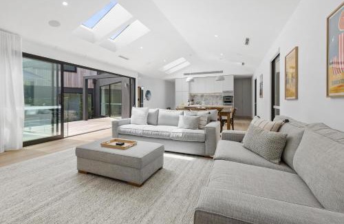 Blairgowrie House | Villa Aquarius - Gas Heated Pool Spa Luxury