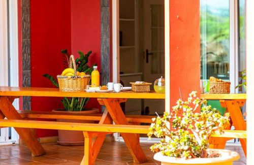 Puerto de la Cruz Villa | Villa Artigar, garden, swimming pool and bbq.