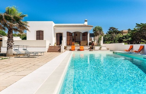 Cornino Villa | Villa Aurora - Seafront villa with pool