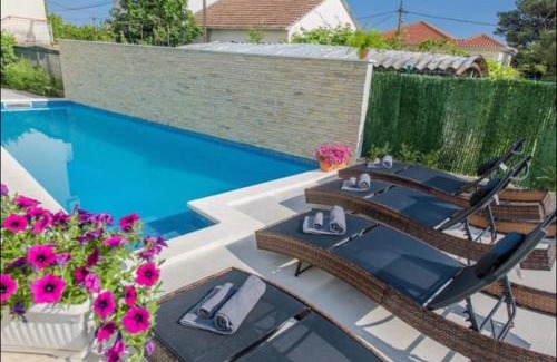 Kastel Gomilica Apartment | Villa Barbara Apartments with heated pool