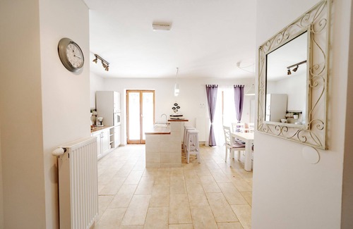 Visnjan House | Villa Begonia: Beautiful stone villa with large private pool