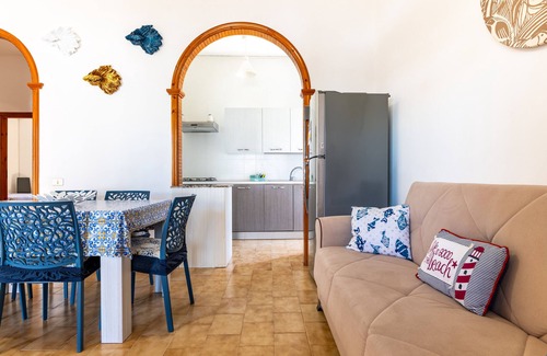 Marina di Pulsano Villa | Villa 'Bianca' with Private Terrace and Balcony