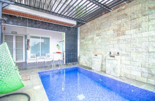 Oro Oro Ombo Villa | Villa Biru with Private Pool & Balcony