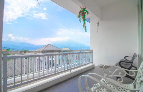 Oro Oro Ombo Villa | Villa Biru with Private Pool & Balcony