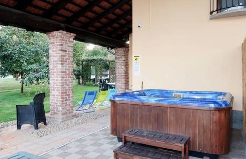 Riforano House | VILLA BOTTERA with Jacuzzi in the garden Cuneo Langhe Piemonte