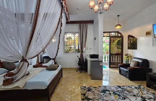 Shanzu Apartment | Villa Buerk-Serena 1 Bedroom Bed & Breakfast, Wi-Fi, Pool
