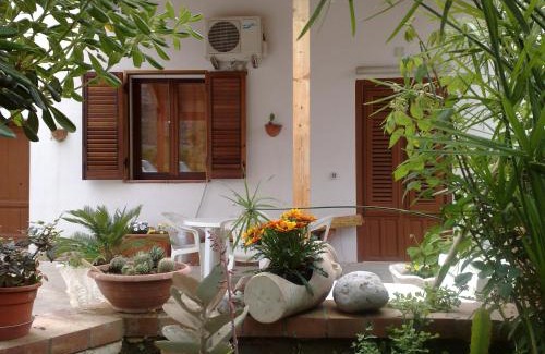 Capaci House | VILLA BUTTERFLY 1 sea and history